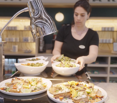 Restauration premium sans cuisine sur site : le cas The Trade Desk